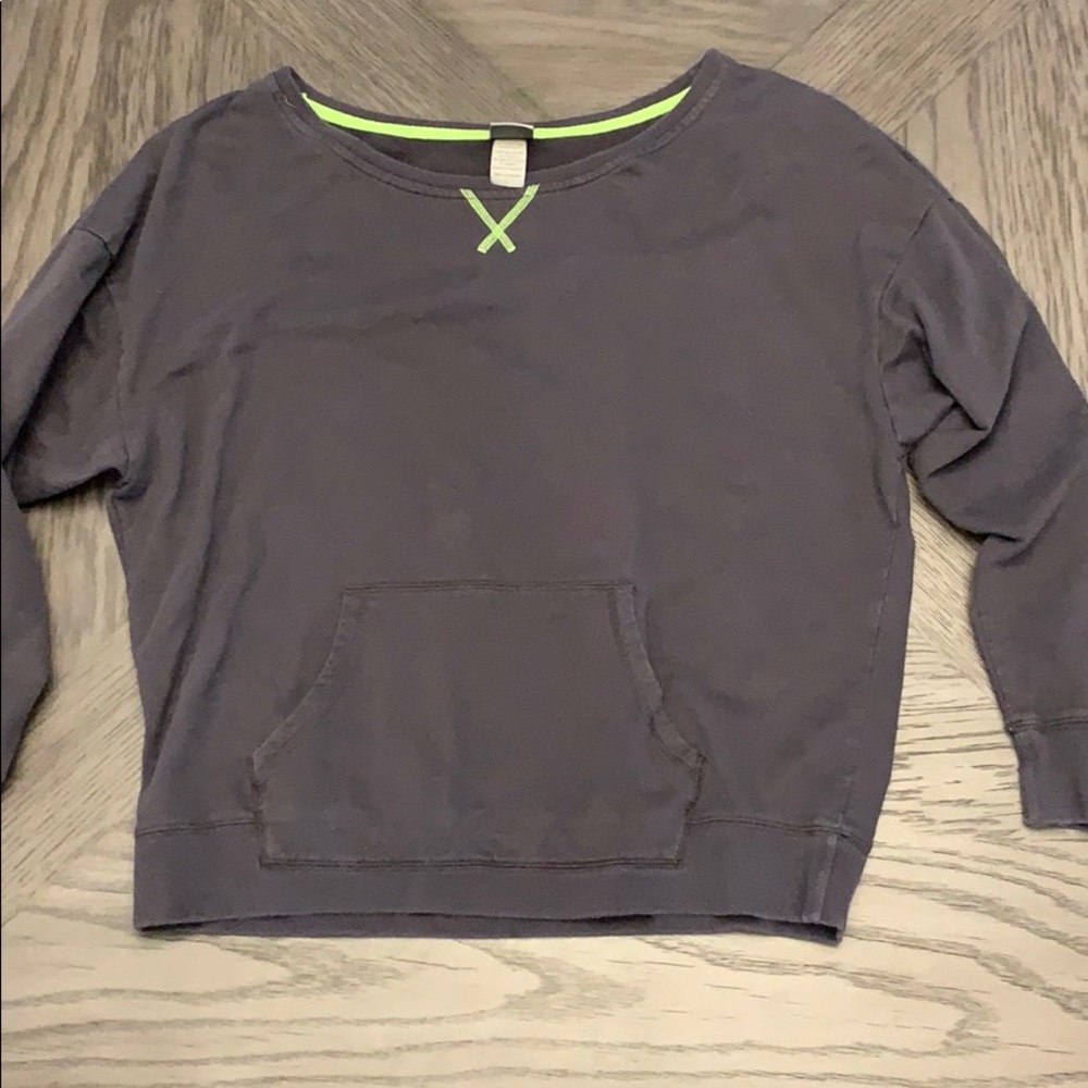 Gray crew neck sweatshirt